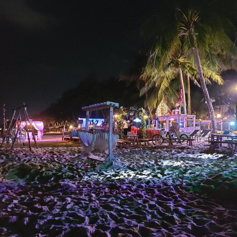 Victoria Phu Quoc Hotel Beachfront Night Market Exterior photo